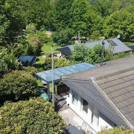 Hennesee Comfortable Semesterbostad *