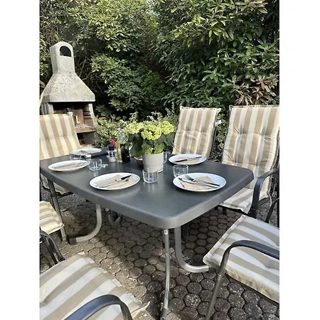 Hennesee Comfortable Semesterbostad *