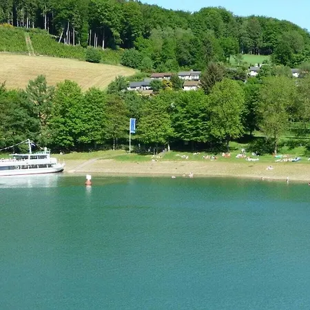 Hennesee Comfortable *