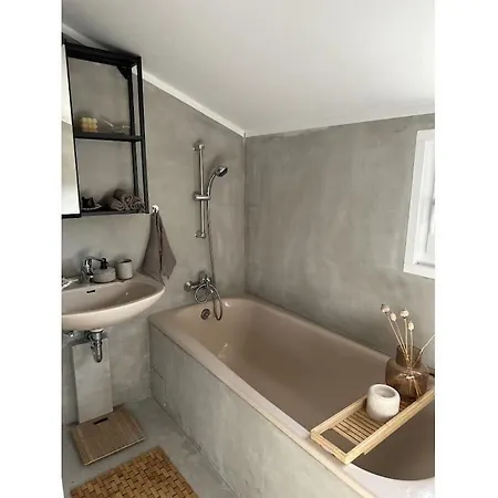 Hennesee Comfortable Semesterbostad