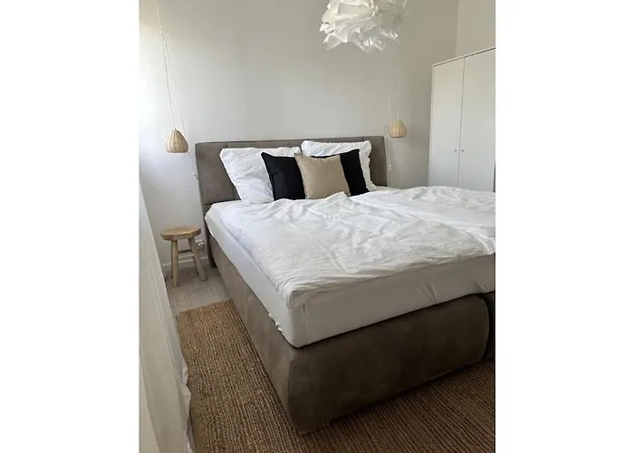 Hennesee Comfortable *